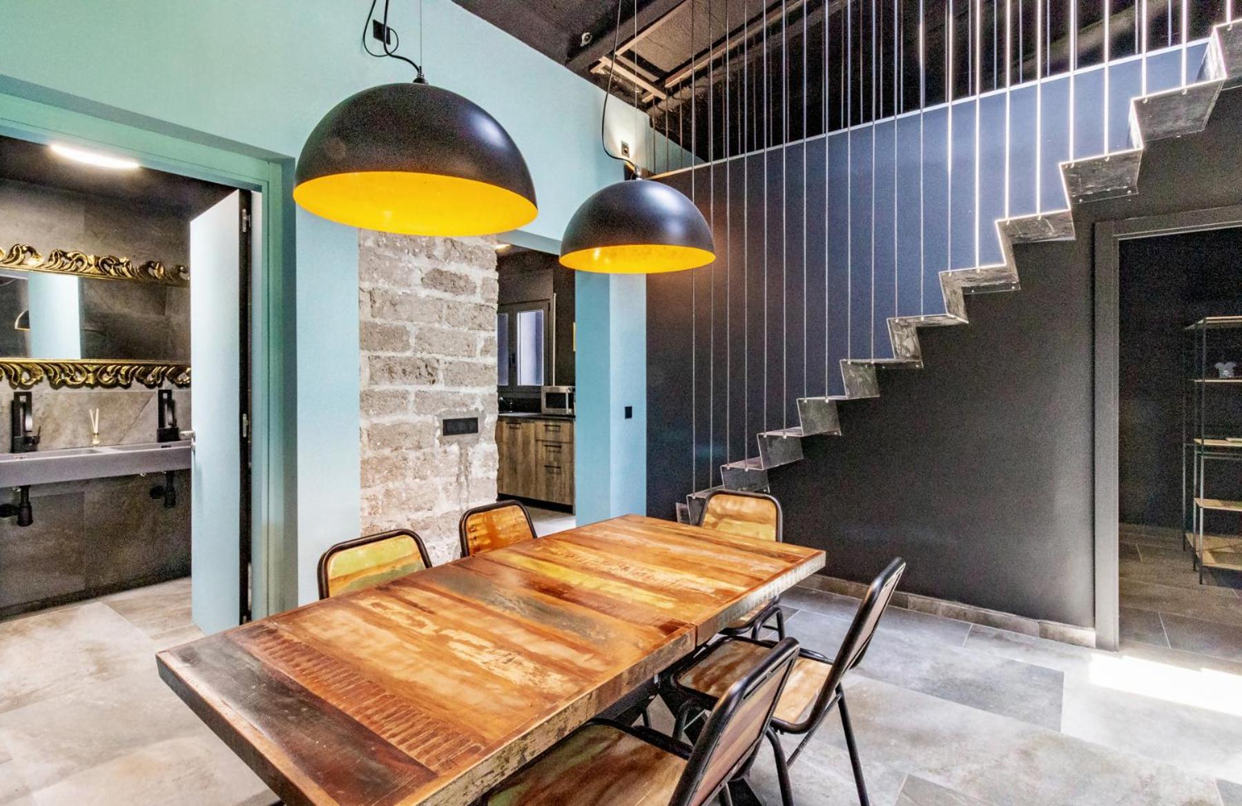 Black House Sorprendente Casa Estilo Industrial Олот Экстерьер фото