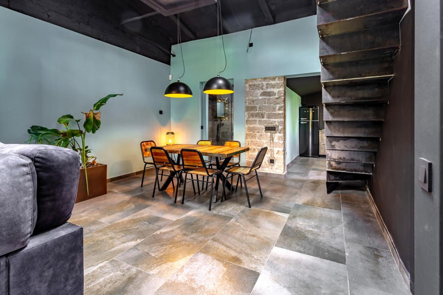 Black House Sorprendente Casa Estilo Industrial Олот Экстерьер фото